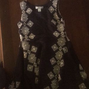 A knits work dress size 8 in girls. It’s navy blue an white